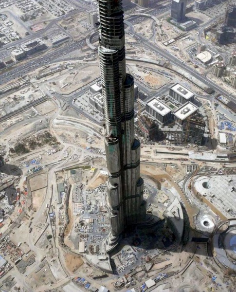 В Дубае открывается самый высокий в мире небоскрёб