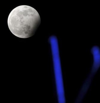 Голубая луна. Редчайшее явление совпало с празднованием Нового года (ФОТО)