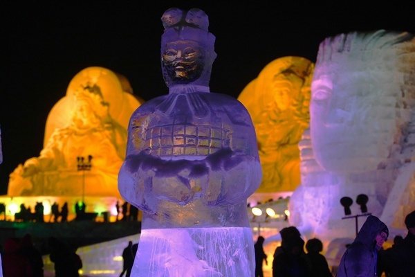 Международный фестиваль льда и снега открылся в Харбине. Фото