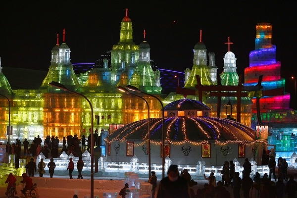 Международный фестиваль льда и снега открылся в Харбине. Фото