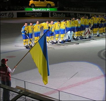 Украинских хоккеистов официально приняли в КХЛ