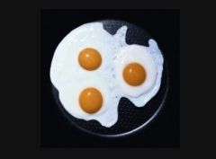 Чем полезна яичница на завтрак?