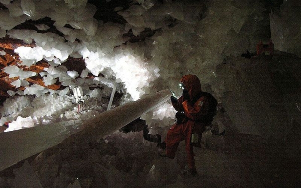 Кристальная пещера (8 фото)