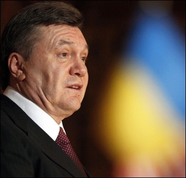 Янукович просит не устраивать праздников