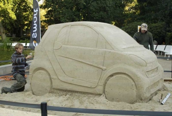 Скульптура автомобиля Smart (7 фото)