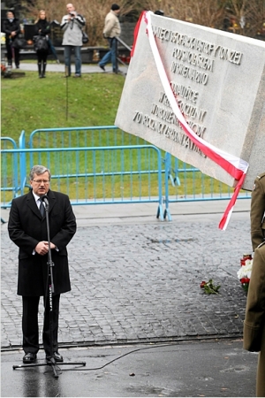 В Польше открыт памятник погибшим в катастрофе Ту-154