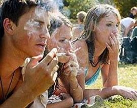  В Украине курят мужчины-недоучки и женщины с высшим образованием