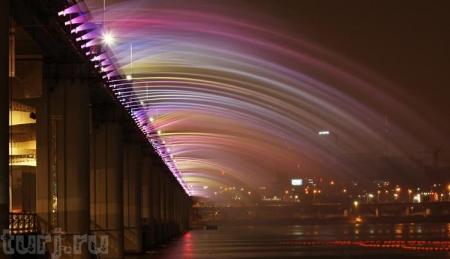 Южная Корея, Сеул: Мост Банпо (Banpo) - мост, превращенный в фонтан