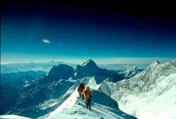 Эверест подрастает на 4 миллиметра в год.